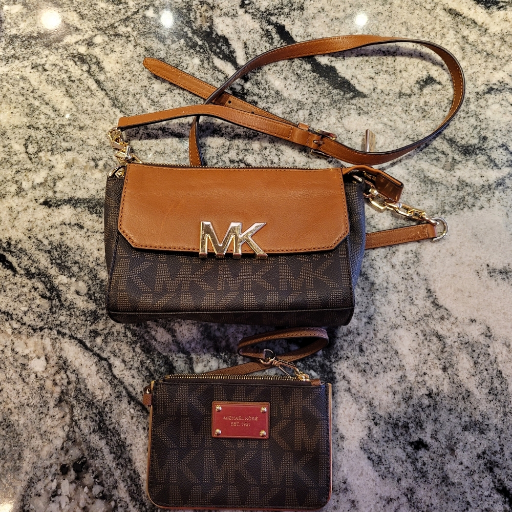 Michael Kors Authentic, Vintage 2 piece set Crossbody Bag, and wristlet.